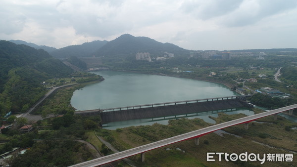 ▲▼石門水庫後池堰_空拍畫面。（圖／記者林振民攝）