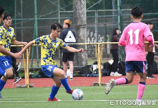 ▲▼ 大專足聯,吳鳳對上義守 。(圖/記者謝孟儒攝) ▲▼ 大專足聯,吳鳳對上義守 。(圖/記者謝孟儒攝)