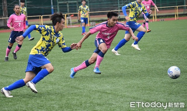 ▲▼ 大專足聯,吳鳳對上義守 。(圖/記者謝孟儒攝) ▲▼ 大專足聯,吳鳳對上義守 。(圖/記者謝孟儒攝)