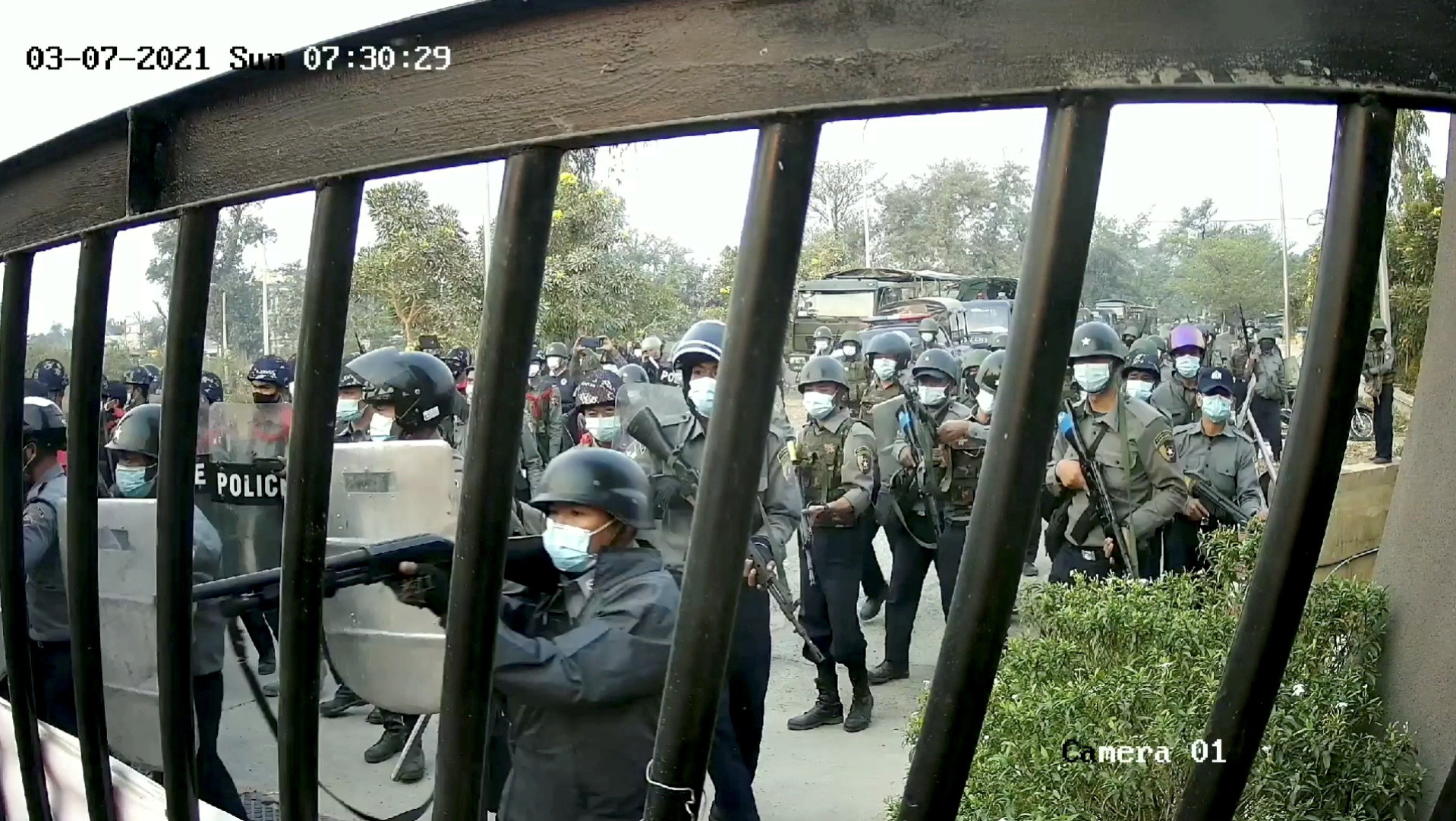 ▲▼緬甸軍事政變，示威者上街頭抗議遭軍隊血腥鎮壓。（圖／路透）