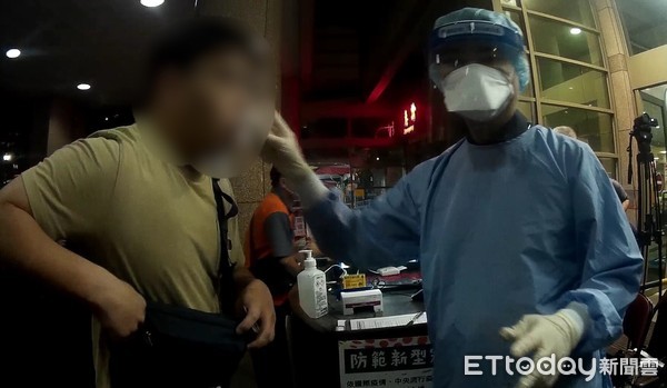 ▲男子吸到氯氣急向警方求救 。(圖/記者洪靖宜翻攝) ▲男子吸到氯氣急向警方求救 。(圖/記者洪靖宜翻攝)