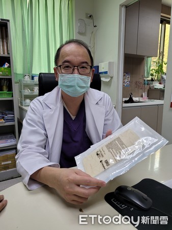 ▲竹山秀傳醫院推先進敷料,助傷口換藥免痛又能加速癒合。(圖/竹山秀傳醫院提供) ▲竹山秀傳醫院推先進敷料,助傷口換藥免痛又能加速癒合。(圖/竹山秀傳醫院提供)