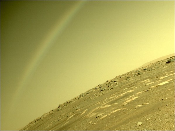▲▼毅力號,火星,彩虹。（圖／翻攝自twitter／NASA`s Perseverance Mars Rover）