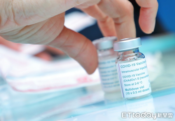 ▲▼4/12起開放防疫人員及高風險第一線工作人員接種AZ COVIN-19疫苗,新北市長侯友宜率先施打並呼籲合乎資格者要踴躍接種疫苗。(圖/記者湯興漢攝) ▲▼4/12起開放防疫人員及高風險第一線工作人員接種AZ COVIN-19疫苗,新北市長侯友宜率先施打並呼籲合乎資格者要踴躍接種疫苗。(圖/記者湯興漢攝)