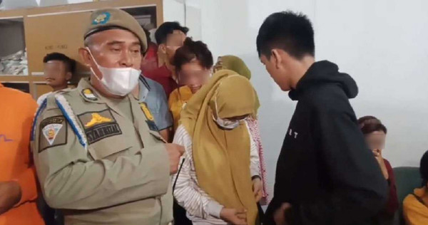 印尼少女離家出走還賣淫，最後被當地警方查獲。（圖／翻攝自中國報）