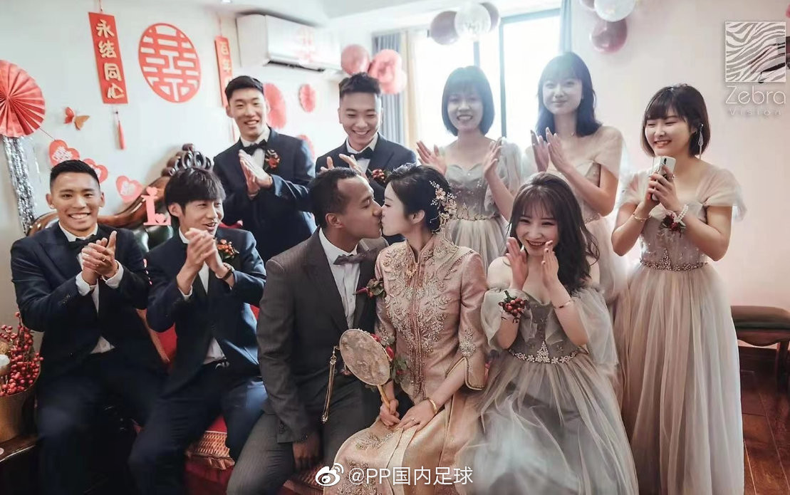 ▲▼黑人混血球員和中國美艷嬌妻上海大婚。（圖／翻攝自微博）