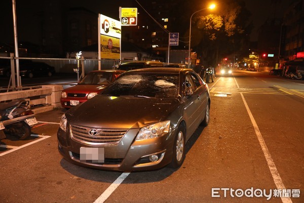 ▲台中砸車。（圖／記者游瓊華翻攝）