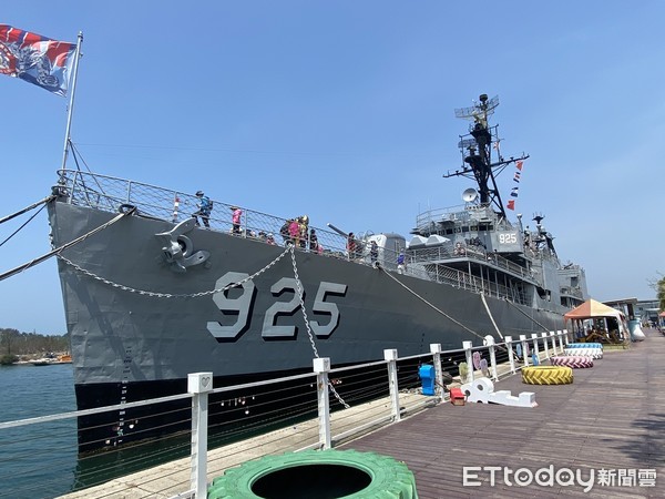 ▲▼德陽艦園區遭遊客指控,觸摸池內放魚,導致魚類死亡。(圖/記者林悅攝) ▲▼德陽艦園區遭遊客指控,觸摸池內放魚,導致魚類死亡。(圖/記者林悅攝)