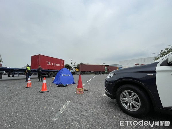 ▲高雄市金福路發生一起外送員死亡車禍            。（圖／記者吳世龍攝）