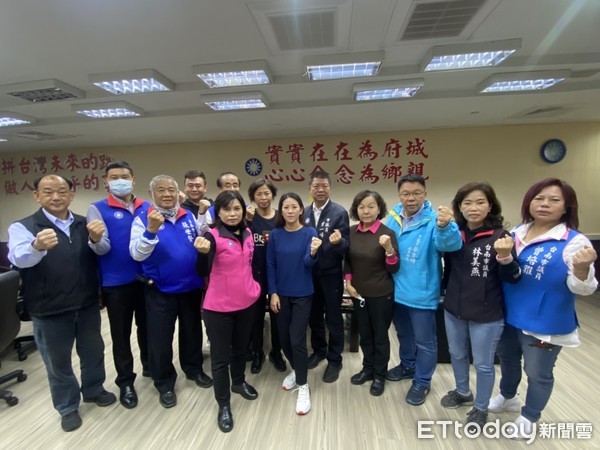 ▲台南市議會國民黨團強力監督下,全市換裝LED路燈建置招標工程,以6億2千餘萬元標出,節省經費高達2億6千萬元。(圖/記者林悅翻攝,下同) ▲台南市議會國民黨團強力監督下,全市換裝LED路燈建置招標工程,以6億2千餘萬元標出,節省經費高達2億6千萬元。(圖/記者林悅翻攝,下同)