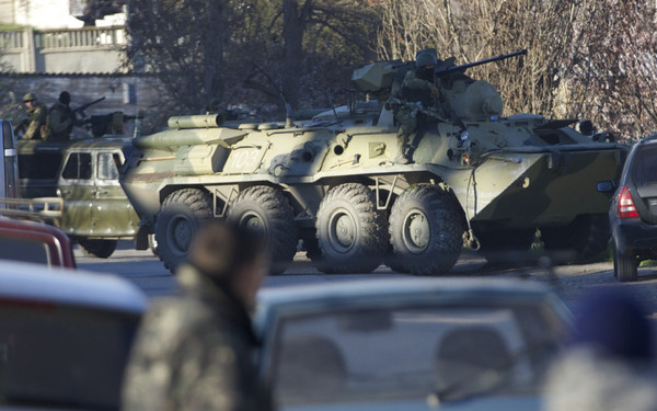 俄羅斯軍隊入侵烏克蘭駐克里米亞最後一座軍事基地。(圖／達志影像／美聯社)