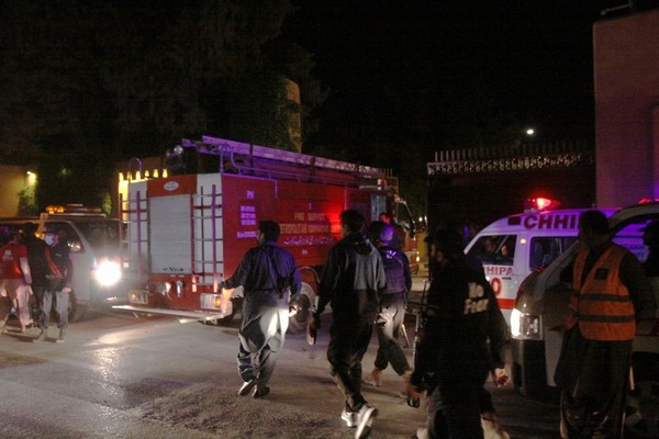 ▲安全人員抵達巴基斯坦賽琳娜飯店爆炸現場。（圖／翻攝新華網）
