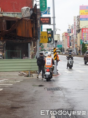 ▲台南市中西區中山路、西華南街智慧安全路口，7月1日起將配合警方執行科技執法開罰，呼籲用路人遵守交通規則。（圖／記者林悅翻攝，下同）