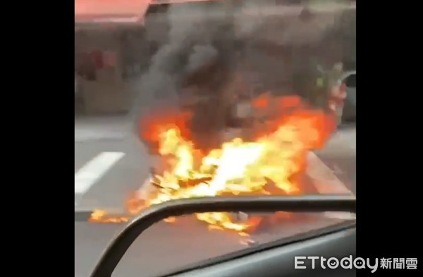 ▲▼永和車禍。(圖/記者陳雕文翻攝) ▲▼永和車禍。(圖/記者陳雕文翻攝)