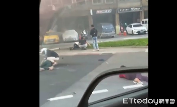 ▲▼永和車禍。(圖/記者陳雕文翻攝) ▲▼永和車禍。(圖/記者陳雕文翻攝)