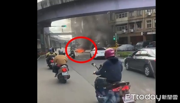 ▲▼永和車禍。(圖/記者陳雕文翻攝) ▲▼永和車禍。(圖/記者陳雕文翻攝)