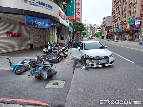 ▲▼永和車禍。(圖/記者陳雕文翻攝) ▲▼永和車禍。(圖/記者陳雕文翻攝)