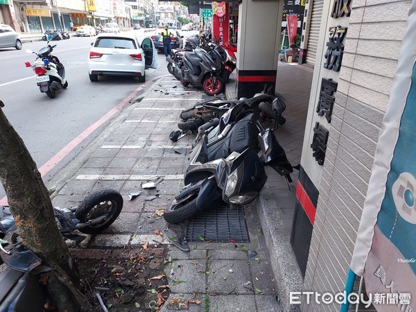 ▲▼永和車禍。(圖/記者陳雕文翻攝) ▲▼永和車禍。(圖/記者陳雕文翻攝)