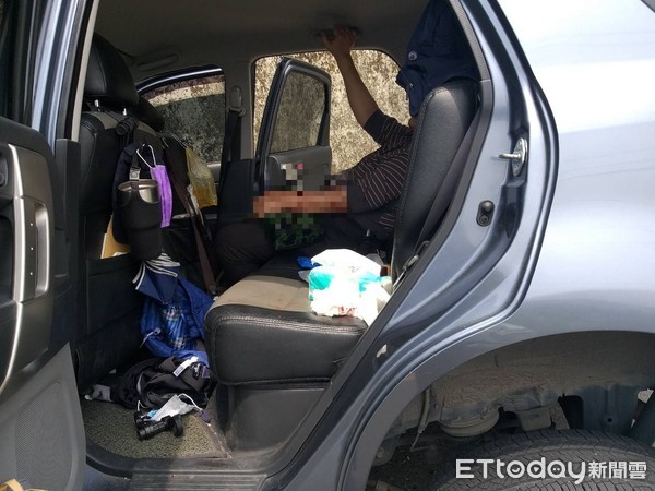 ▲▼休旅車阿里山自撞山壁。(圖/記者翁伊森翻攝) ▲▼休旅車阿里山自撞山壁。(圖/記者翁伊森翻攝)