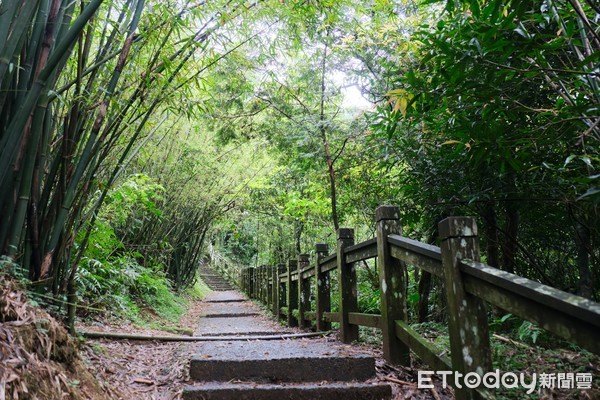 ▲桃源谷大草原內寮線,石頭厝。（圖／記者彭懷玉攝）