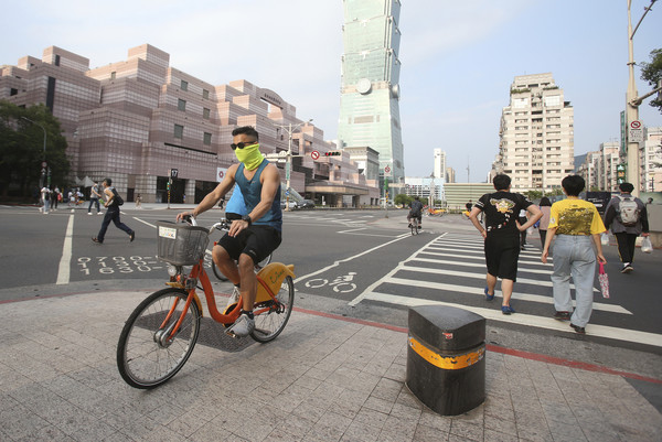 ▲▼ 台灣新冠疫情再度爆發,台北街景,台北101。（圖／達志影像／美聯社）