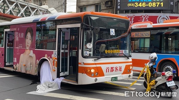 ▲▼新北市新莊區民安路公車輾斃拾荒阿嬤。（圖／記者陳以昇攝）