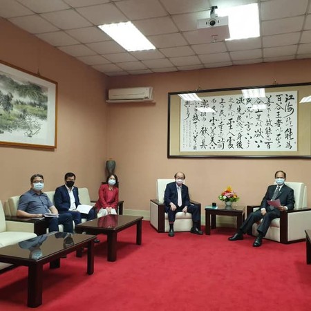 ▲▼民進黨團總召柯建銘等人拜會立法院長游錫堃,並向立法院議事處提案召開臨時會。(圖/取自柯建銘臉書) ▲▼民進黨團總召柯建銘等人拜會立法院長游錫堃,並向立法院議事處提案召開臨時會。(圖/取自柯建銘臉書)