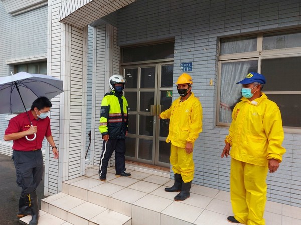 ▲高雄市土石流警戒訊息撤離居民。(圖/翻攝高雄一百臉書) ▲高雄市土石流警戒訊息撤離居民。(圖/翻攝高雄一百臉書)