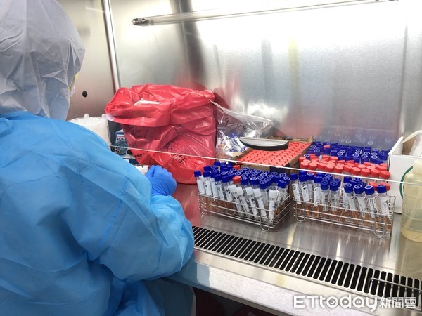 ▲陪不了2歲雙胞胎兒手術,女醫檢師躲廁所哭完繼續工作12小時。(圖/院方提供) ▲陪不了2歲雙胞胎兒手術,女醫檢師躲廁所哭完繼續工作12小時。(圖/院方提供)