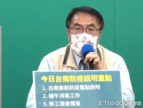 ▲黃偉哲市長指出，戶籍在外縣市但居住在台南市的長者、75歲以上持重大傷病卡、75歲以上具原住民身分者，請主動跟當地區公所連絡。（圖／記者林悅翻攝，下同）