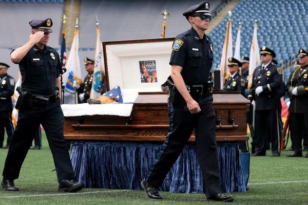 警犬Kitt葬禮。（圖／翻攝自臉書@Nantucket Police Department）