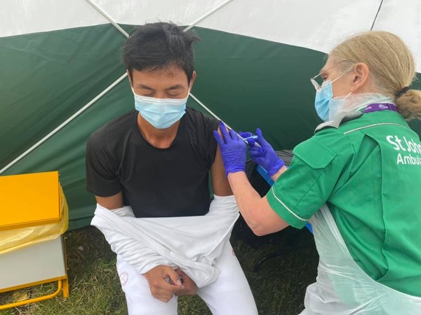 ▲盧彥勳今天在溫布頓公開賽大會的安排之下，接種了第二劑的AZ疫苗。（圖／盧彥勳臉書粉絲團）