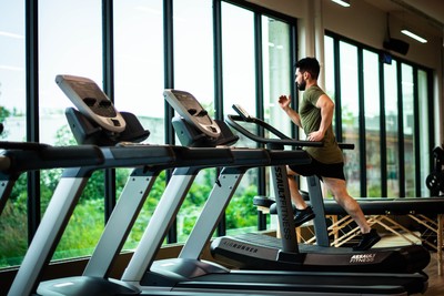 健身男分享「去健身房是便宜投資」的8大好處　千元費用可換來身心健康
