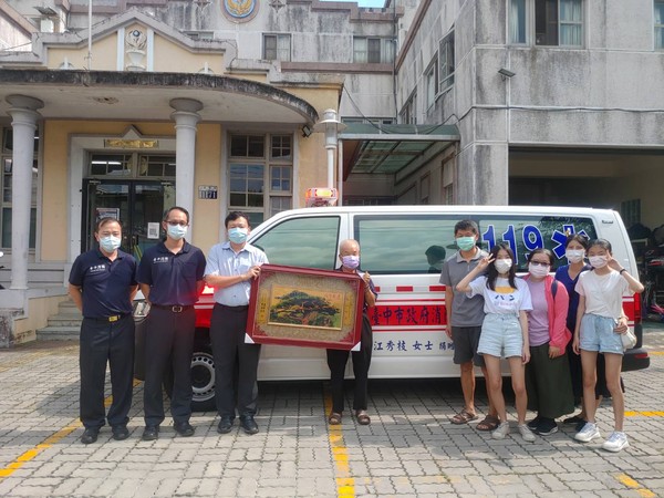 ▲▼台中蕭文宏以愛妻之名捐石岡消防分隊救護車, 背後原因有洋蔥。(圖/台中市消防局提供) ▲▼台中蕭文宏以愛妻之名捐石岡消防分隊救護車, 背後原因有洋蔥。(圖/台中市消防局提供)