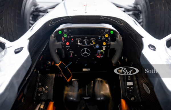 ▲F1冠軍車手Lewis Hamilton曾駕駛的麥拉倫賽車以新台幣1.8億拍出。（圖／翻攝RM Sotheby`s）
