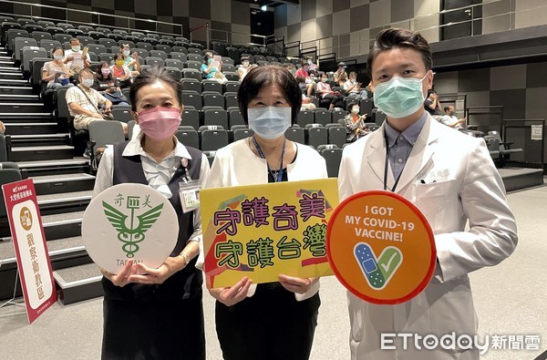 ▲台南市政府邀請奇美醫學中心創全台之先,讓疫苗接種與美景藝文零距離;透過別具一格的醫療、藝術及文化結合,攜手撫慰人心。(圖/記者林悅翻攝,下同) ▲台南市政府邀請奇美醫學中心創全台之先,讓疫苗接種與美景藝文零距離;透過別具一格的醫療、藝術及文化結合,攜手撫慰人心。(圖/記者林悅翻攝,下同)