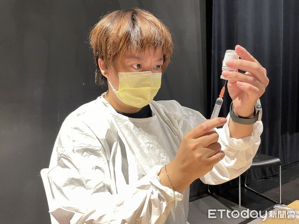 ▲台南市政府邀請奇美醫學中心創全台之先,讓疫苗接種與美景藝文零距離;透過別具一格的醫療、藝術及文化結合,攜手撫慰人心。(圖/記者林悅翻攝,下同) ▲台南市政府邀請奇美醫學中心創全台之先,讓疫苗接種與美景藝文零距離;透過別具一格的醫療、藝術及文化結合,攜手撫慰人心。(圖/記者林悅翻攝,下同)