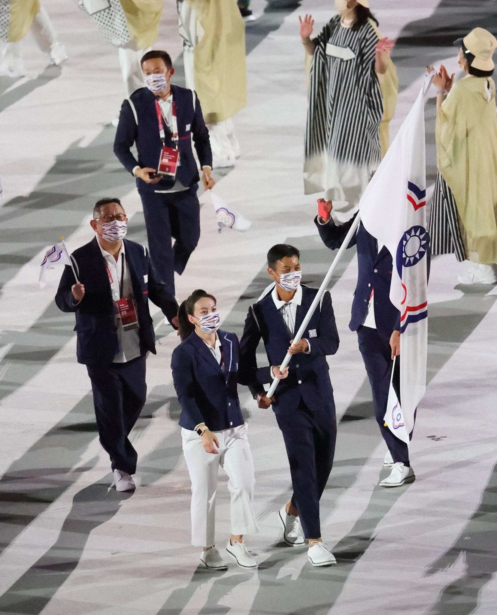 ▲▼東奧代表團由盧彥勳選手和郭婞淳選手掌旗。（圖／體育署提供）