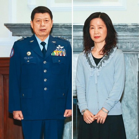 張哲平（左）2018年出席授階典禮，當天也出席的太太謝漢秋（右）現在卻被查出曾接受招待出國旅遊。（中央社）