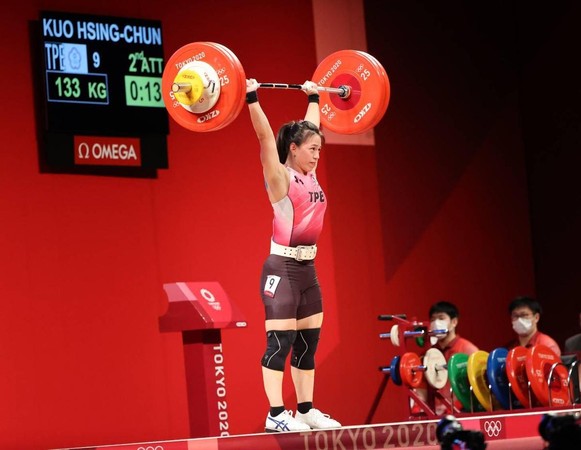 雖然在挺舉第三把時失敗，郭婞淳仍打破奧運紀錄。（體育署提供）
