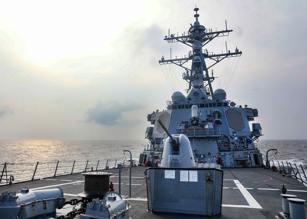 ▲▼「班福特號」（USS Benfold DDG-65）通過台灣海峽。（圖／翻攝Facebook／U.S. Pacific Fleet）