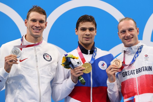 ▲▼俄羅斯泳將雷洛夫（Evgeny Rylov）在男子游泳100和200公尺仰式賽事中，打敗美國選手墨菲（Ryan Murphy）和英國選手格林班克（Luke Greenbank）拿下金牌。（圖／路透）