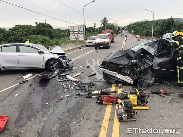 ▲南投發生車禍。（圖／南投消防局提供）