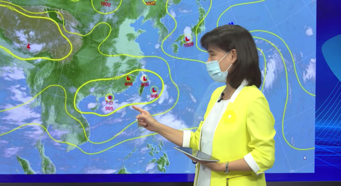 ▲▼熱帶性低氣壓發展中，可能增強為颱風往台灣靠近。（圖／氣象局）