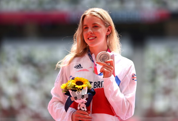 ▲▼英國19歲田徑女將霍金森（Keely Hodgkinson）3日東奧女子800公尺決賽中，以1分55秒88的成績奪得銀牌。（圖、組圖／路透）