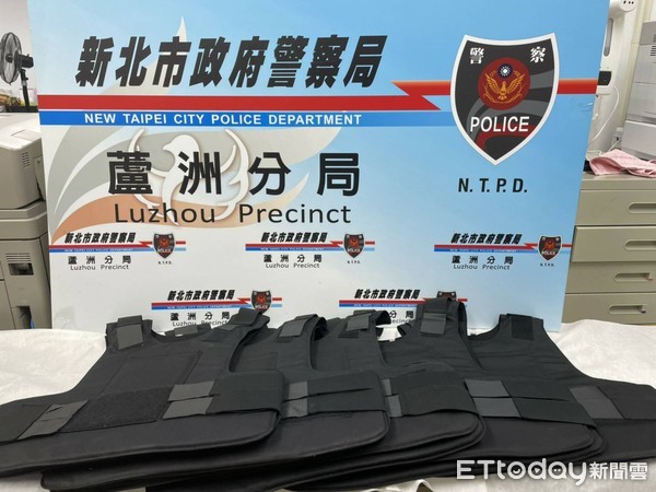 ▲▼警方意外查獲黑幫軍火庫             。（圖／記者陳以昇翻攝）