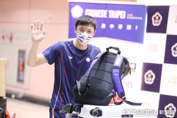 ▲中華隊奧運羽球選手王子維返台，受到民眾熱烈歡迎。（圖／記者林敬旻攝）