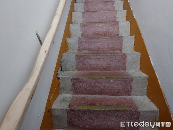 ▲花蓮富里一夜連9震,牆面變形。(圖/記者柯政誟翻攝) ▲花蓮富里一夜連9震,牆面變形。(圖/記者柯政誟翻攝)