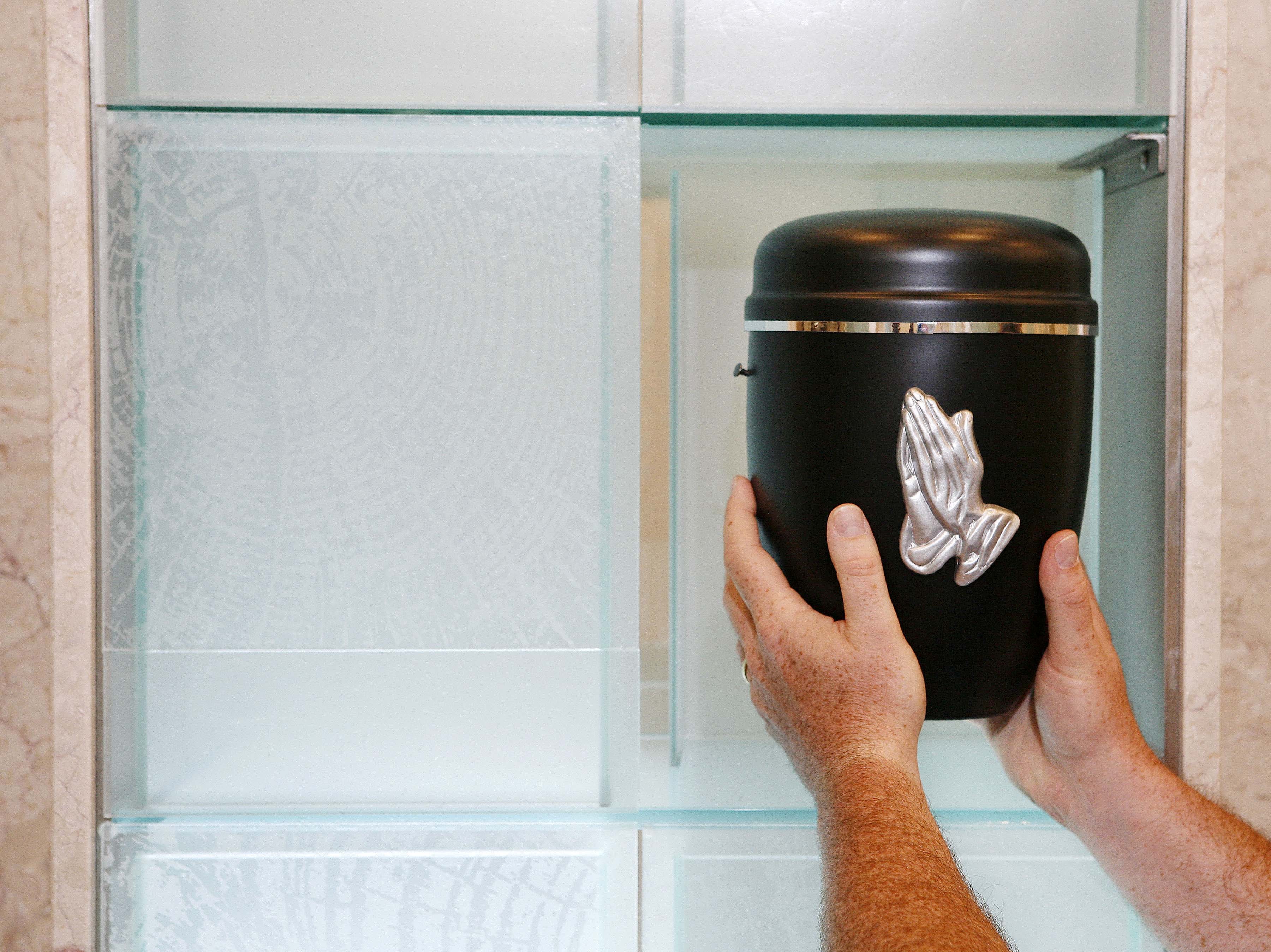 ▲▼骨灰,骨灰罈,葬禮,火葬(圖/達志影像/美聯社) ▲▼骨灰,骨灰罈,葬禮,火葬(圖/達志影像/美聯社)