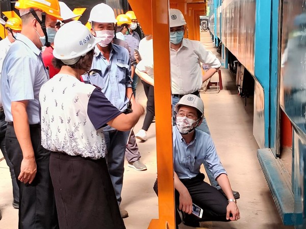 ▲▼藍皮解憂號。(圖/台鐵提供) ▲▼藍皮解憂號。(圖/台鐵提供)